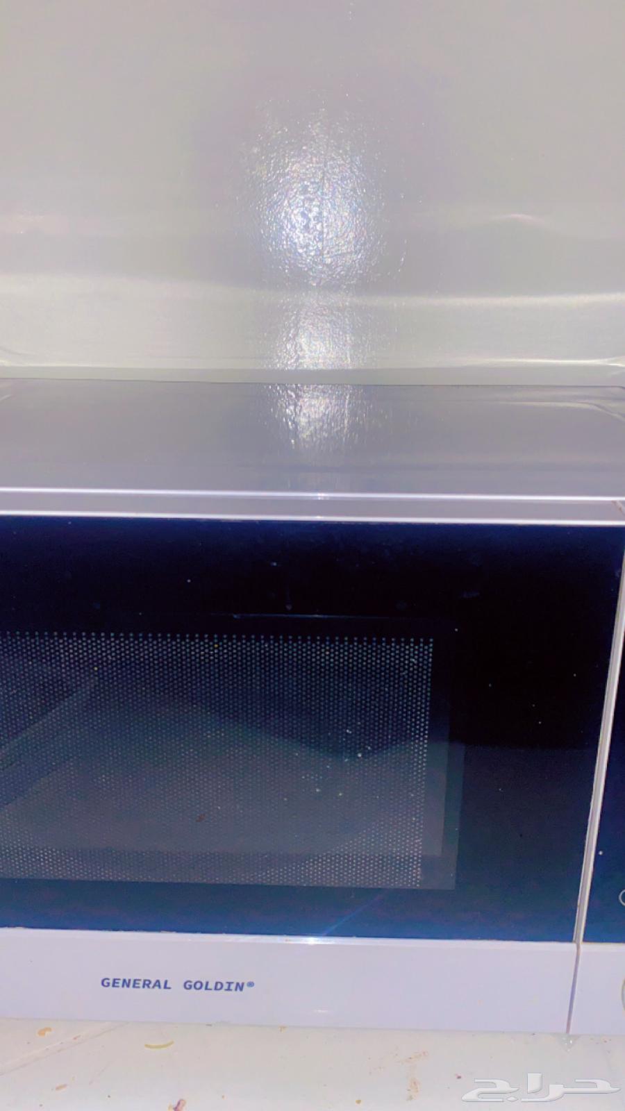 Almost new microwave and fully functional gas oven that just needs cleaning63385809966083111