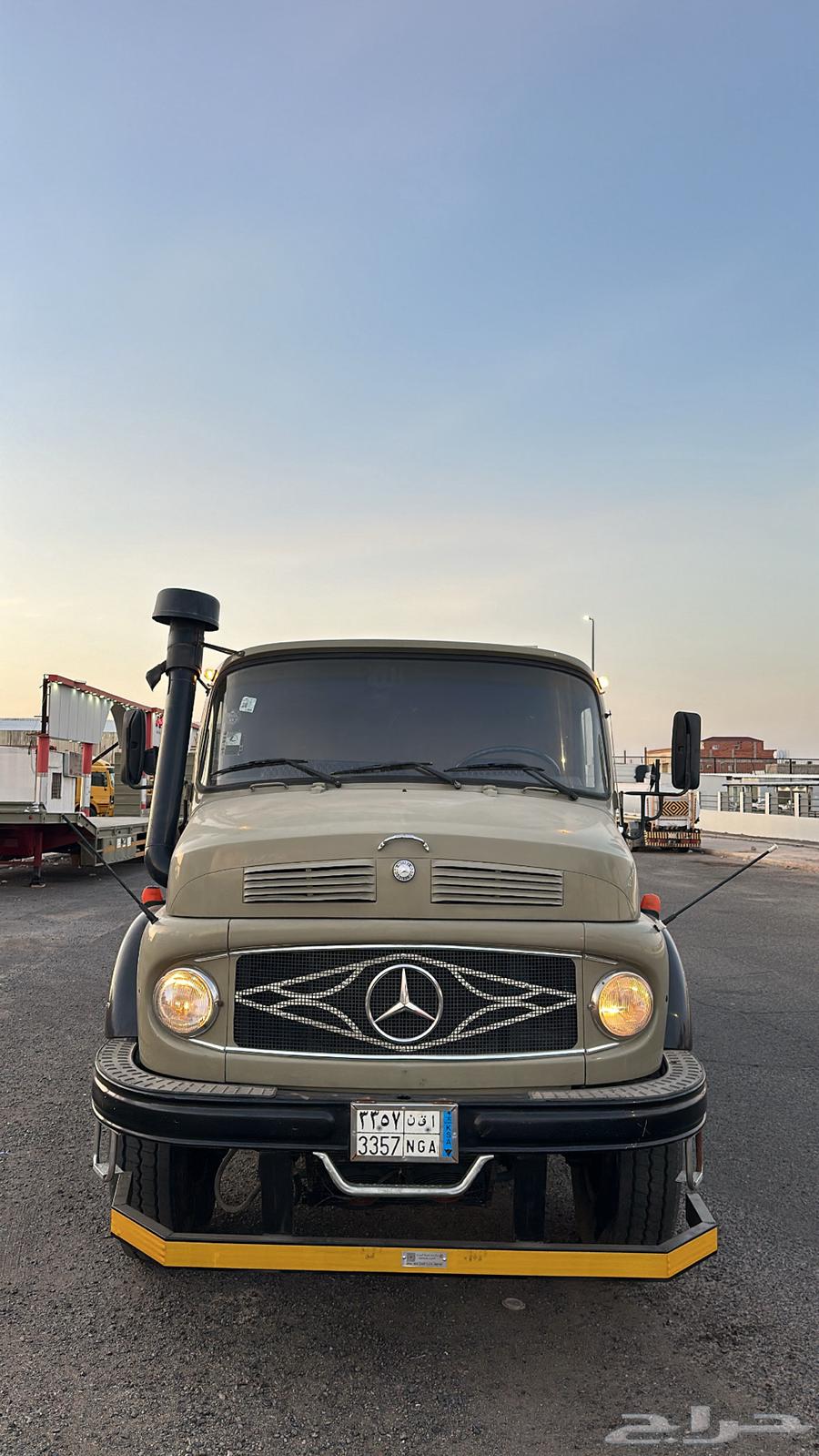 White Mercedes Benz Gavali 199663384448208899111