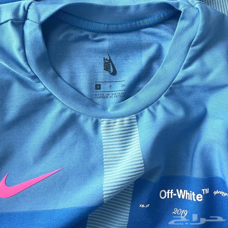 For sale, a rare Nike Off-White sports hoodie63385168997763119