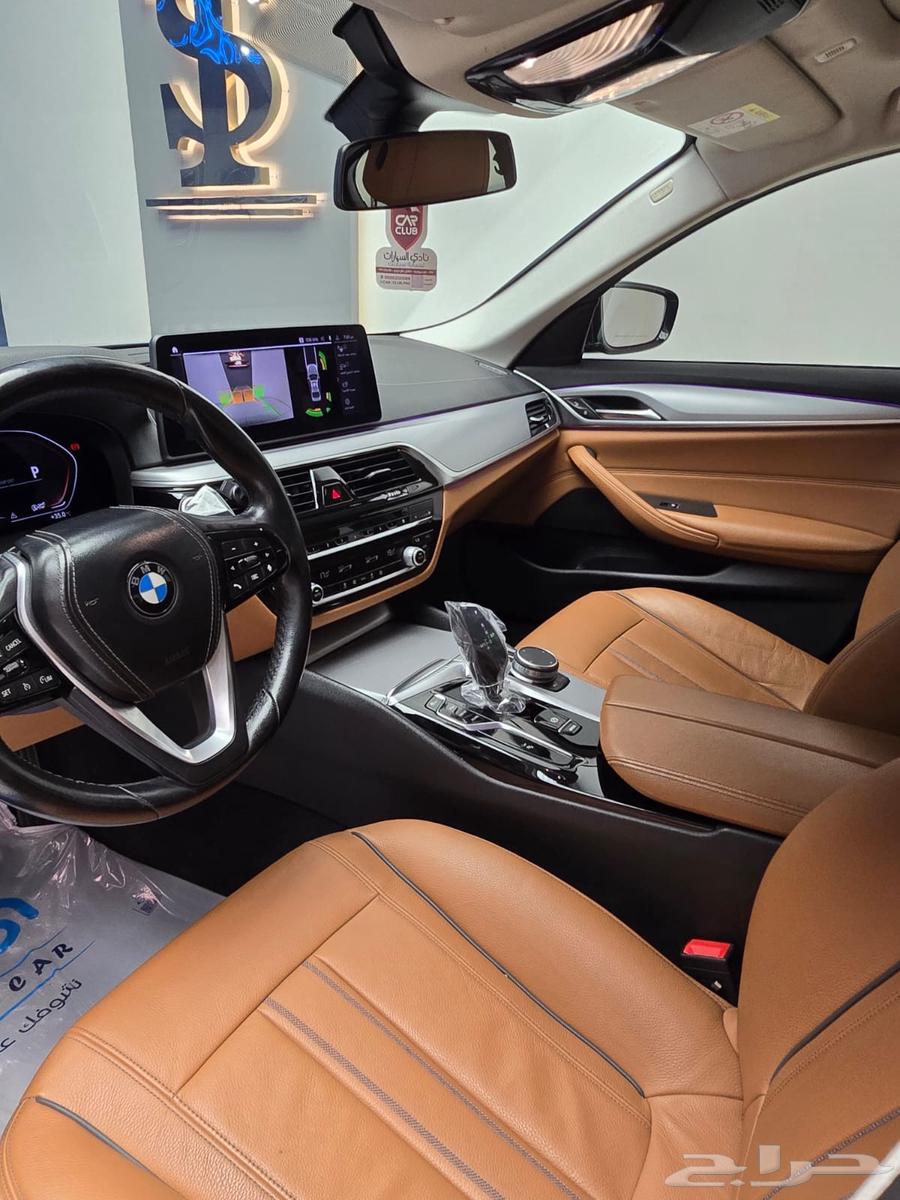 BMW 2022 (520i)63385987332354113