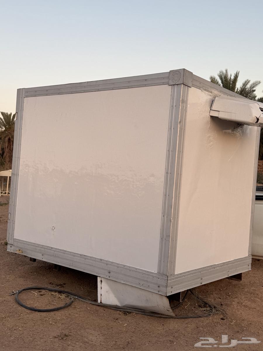 A very clean fridge and net.63387925390211111