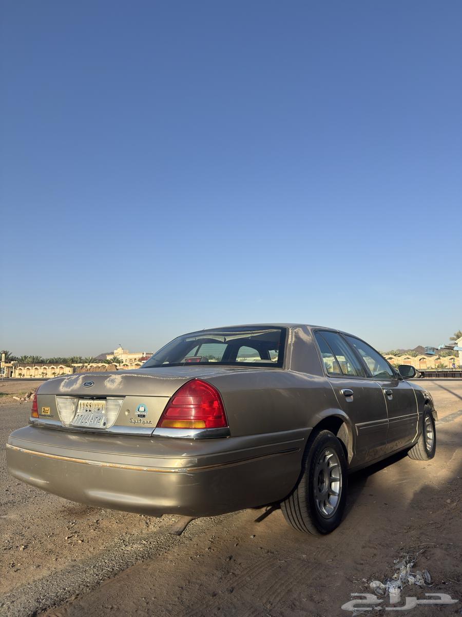 فورد كراون فكتوريا ( لوحة مميزة )63388914923907112