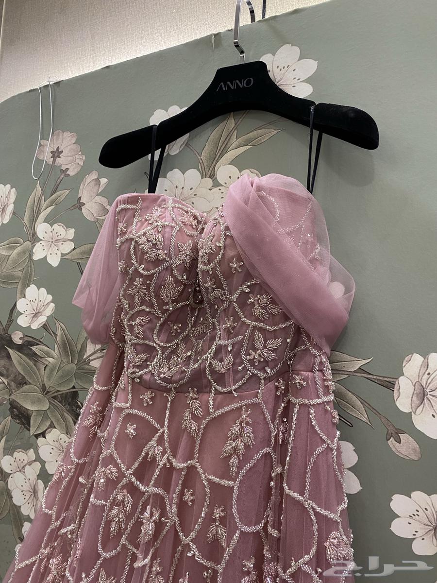 A luxurious dress for sale63383017089537112
