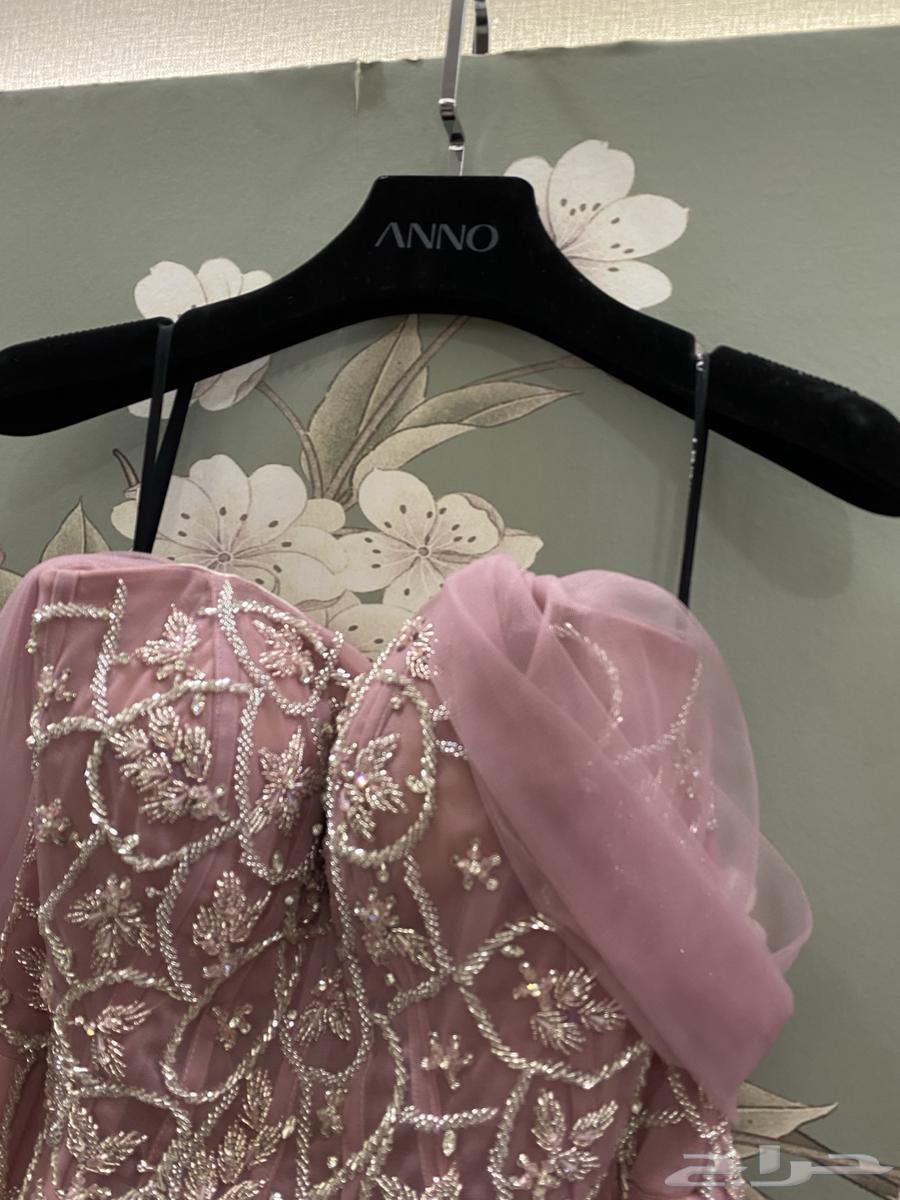 A luxurious dress for sale63383017089537113