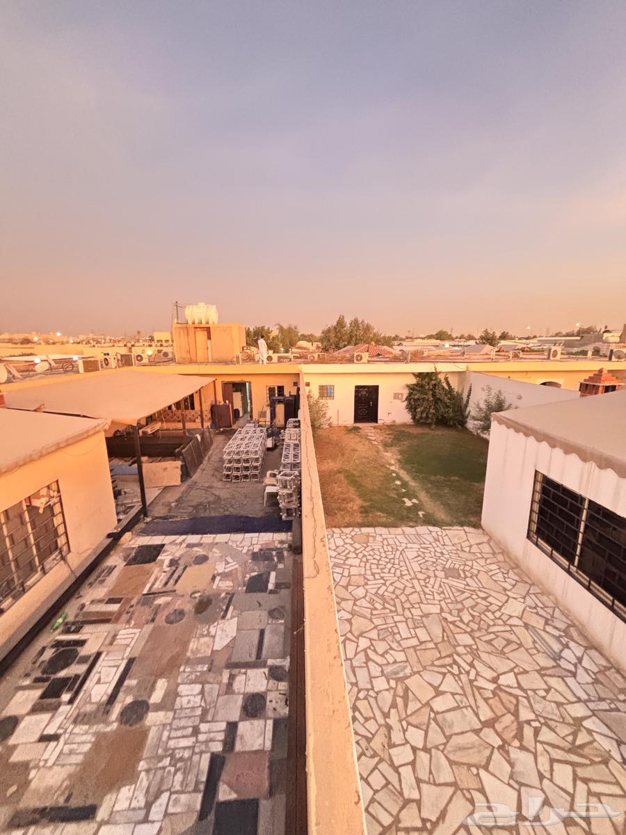 I have lounges and three-bedroom apartments with a rooftop.63381160899331111