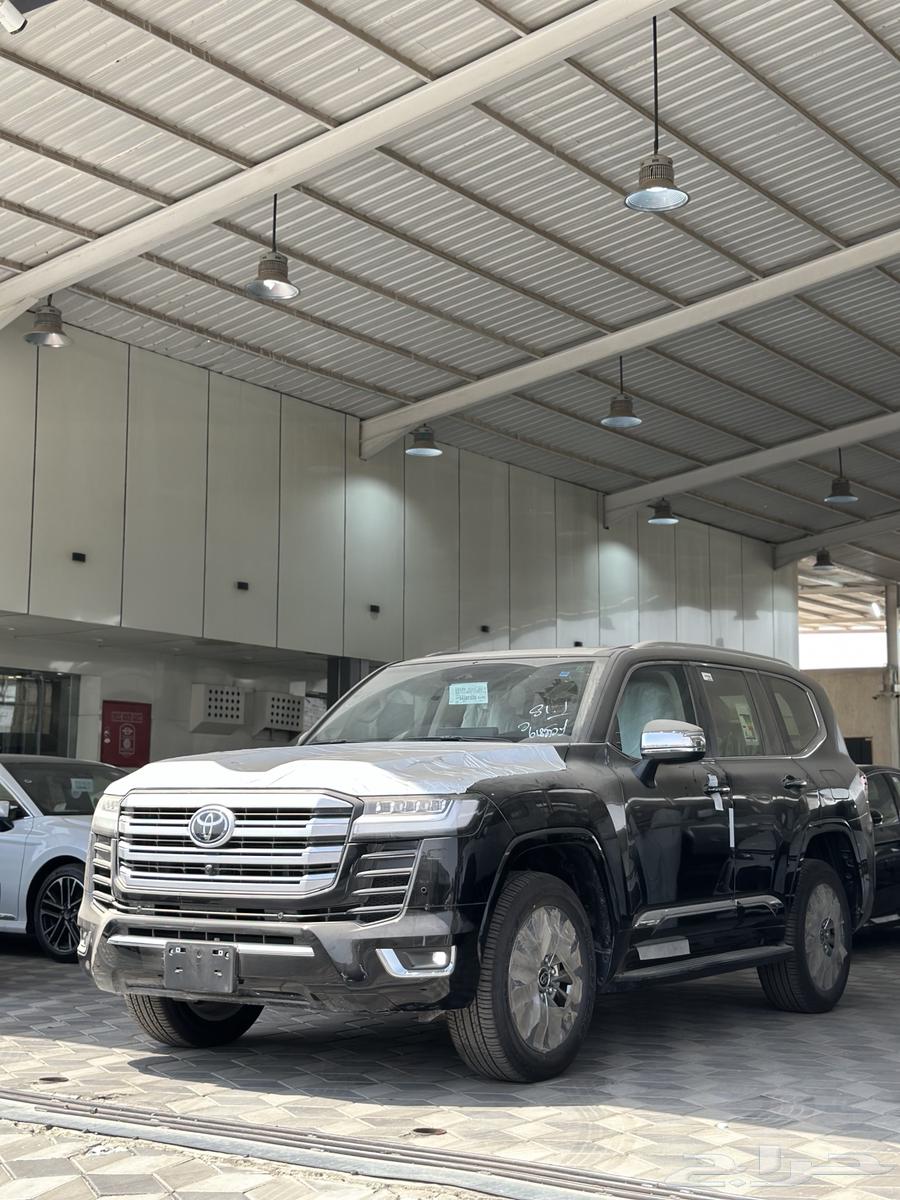 تويوتا لاندكروزر VXR بنزين اسود داخليه بيج موديل 2025633876098712331113