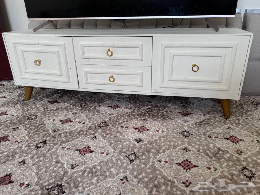 طاولة تلفزيون633828656298271115