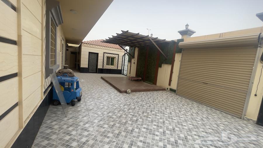 دور للإيجار بموقع مميز بطيبة و شبه جديد بحوش وكراج ومشب63012956970242111