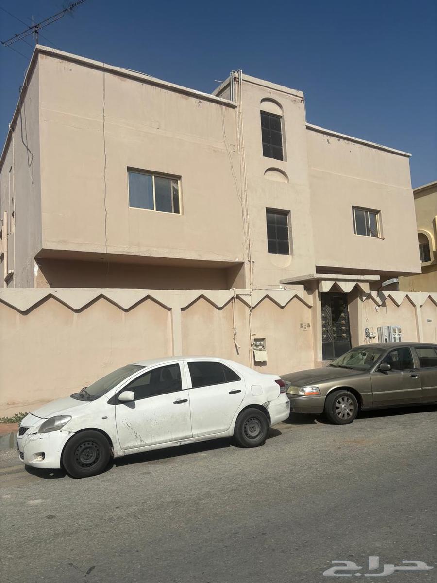للبيع دور وشقتين في 91 حي بدر .المساحه 400متر.السعر 850 ألف63381258867841115