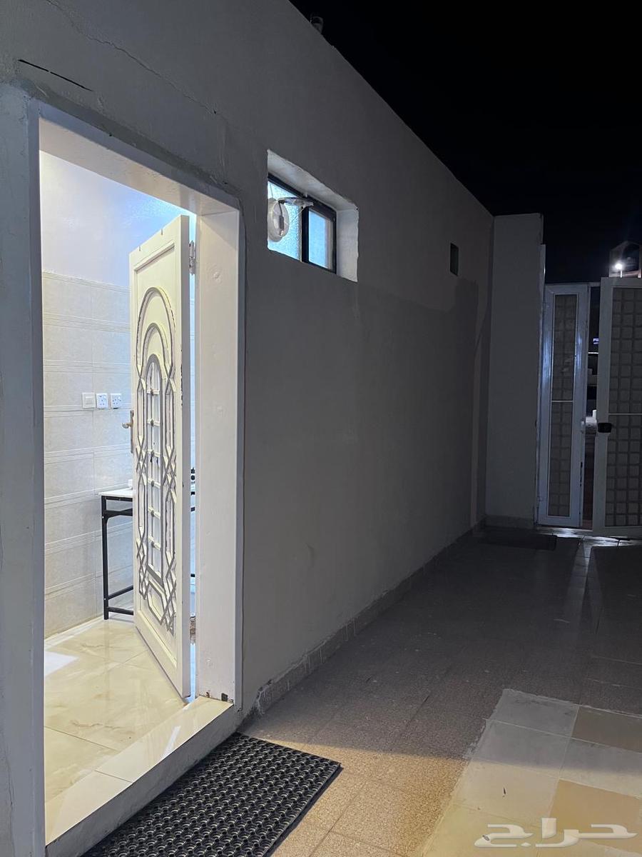 شقق وغرفه للايجار في لبن مخرج 33 عوائل فقط63381117282562112