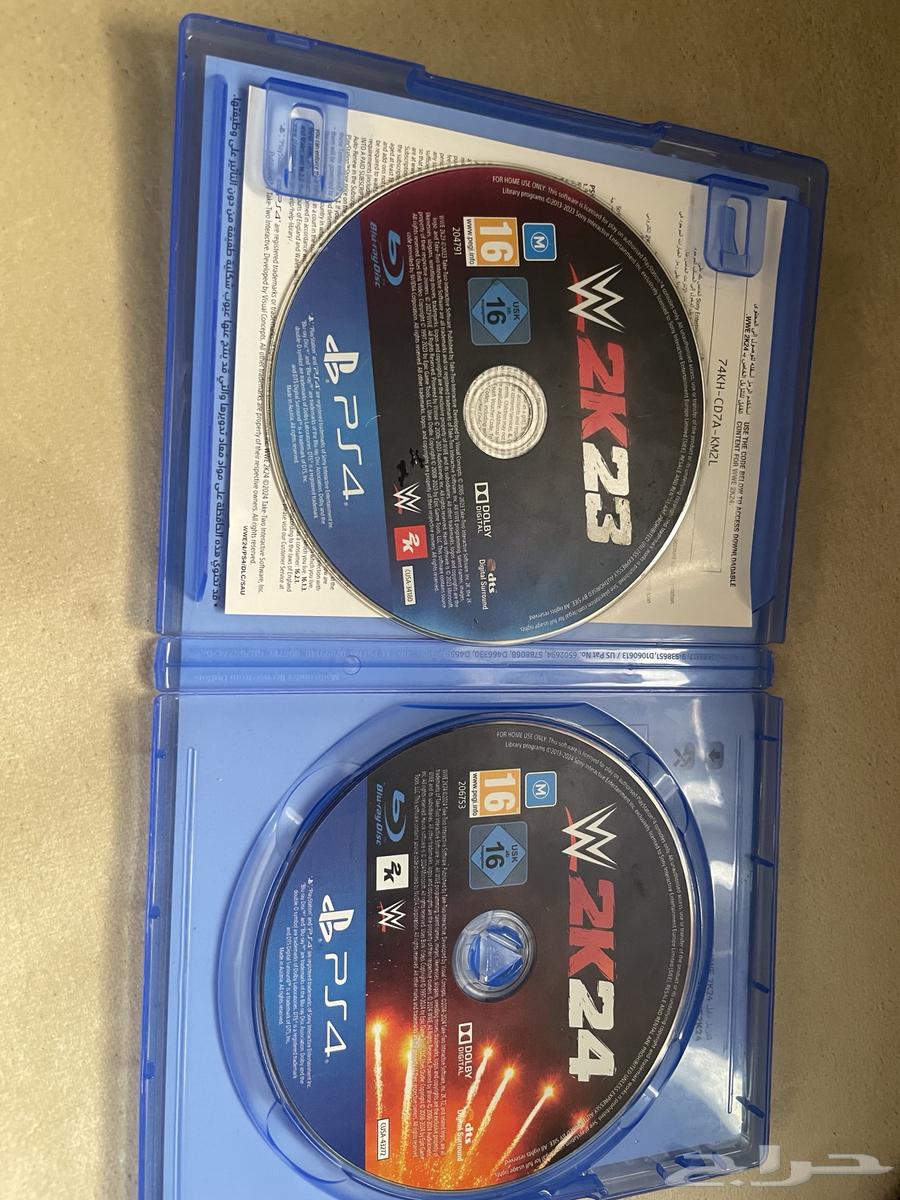 Two PlayStation 4 wrestling bands with Queens code for the game63618192610307111