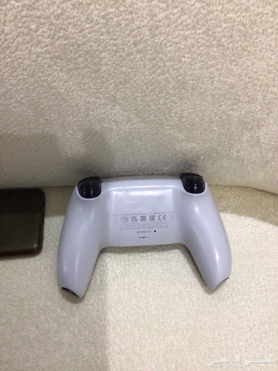 Clean white Sony controller, price 170, negotiable.63382445832705113