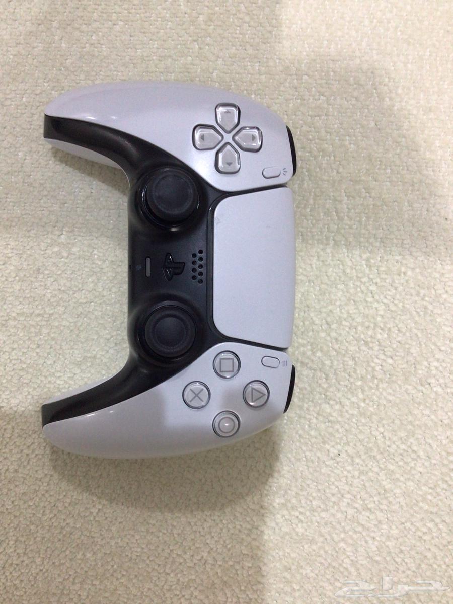 Clean white Sony controller, price 170, negotiable.63382445832705112
