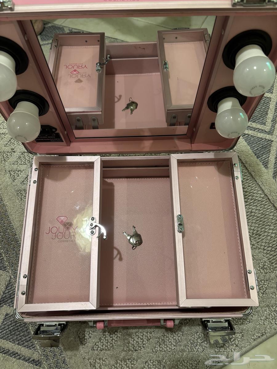 Makeup bag with four bulbs from Juuri company63381177816066111