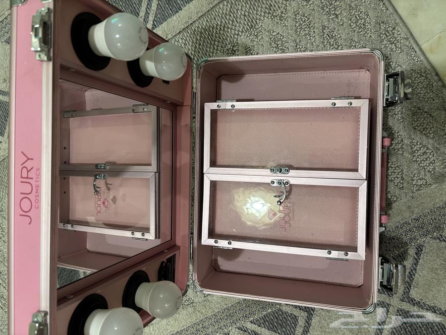 Makeup bag with four bulbs from Juuri company63381177816066112