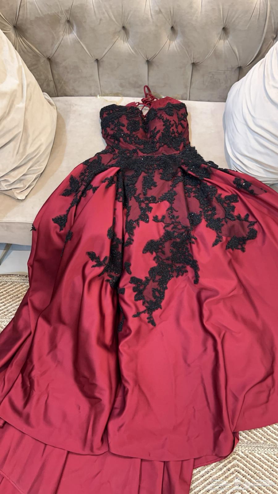 Unused dress for sale with no defects, size medium63667810701442110