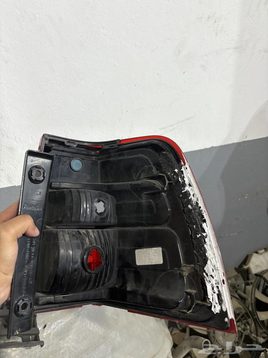 Expedition Right Side Lamp 2016 Blackened, Intact, with Original Rear Fenders63617870685827114