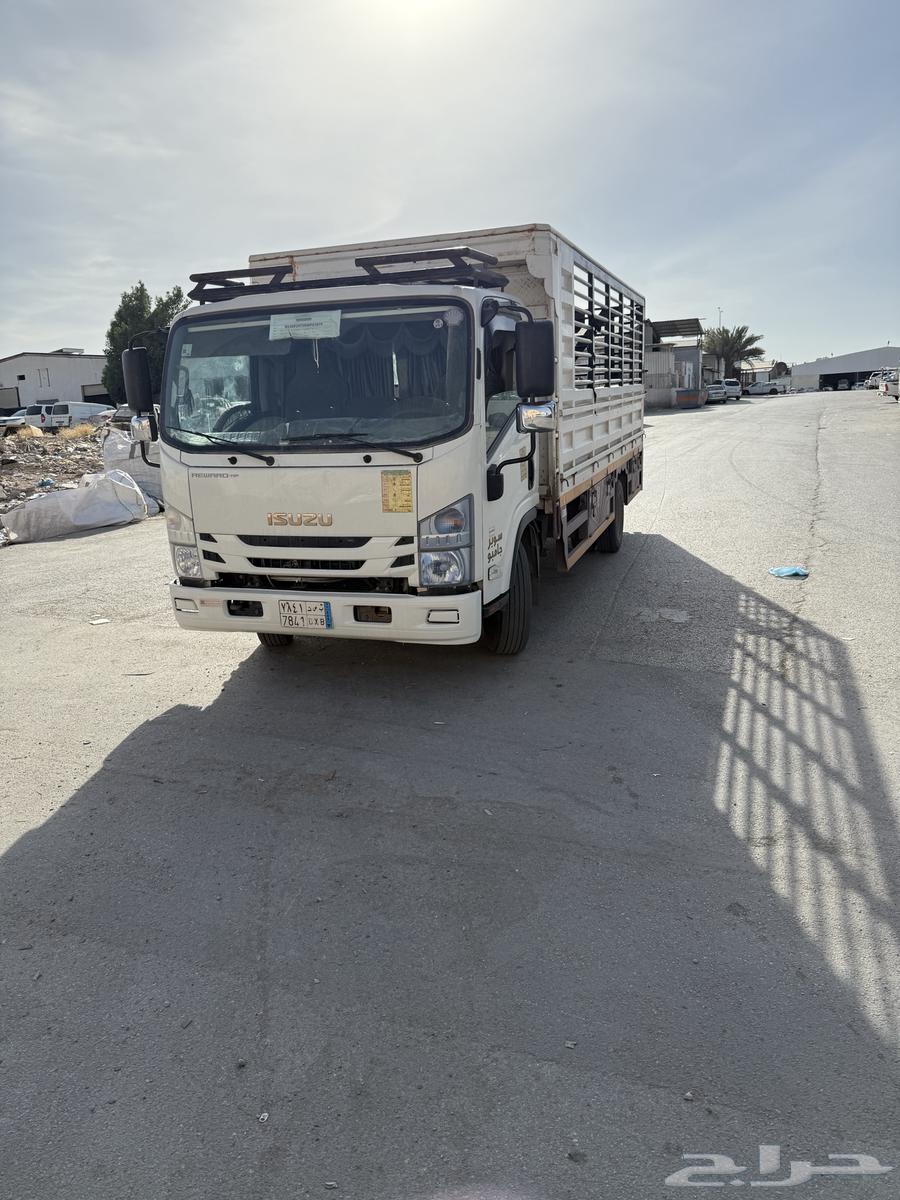 Isuzu dealership vehicle63617971565057111