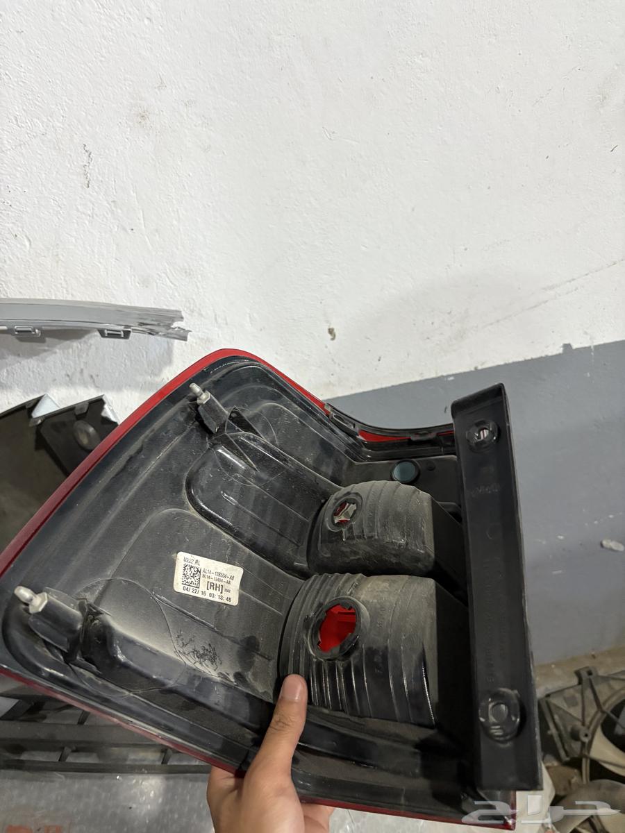 Expedition Right Side Lamp 2016 Blackened, Intact, with Original Rear Fenders63617870685827112