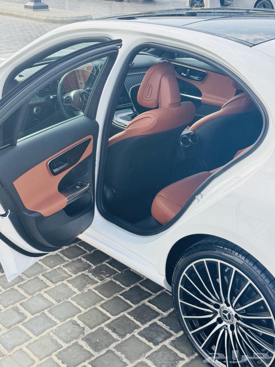 Mercedes C300 2023 Beautiful Interior63617957363843113