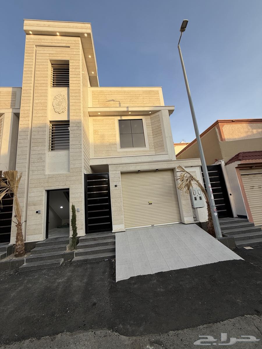 للبيع روفات علويه بدرج داخلي وخارجي بحى الموسى شرق الخميس63611852181763110