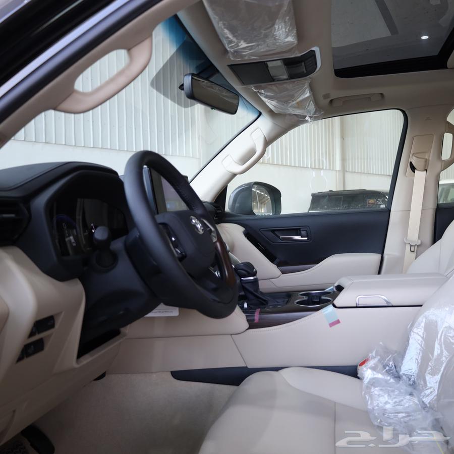 Land Cruiser GXR Premium Full Black 202563617877543683114