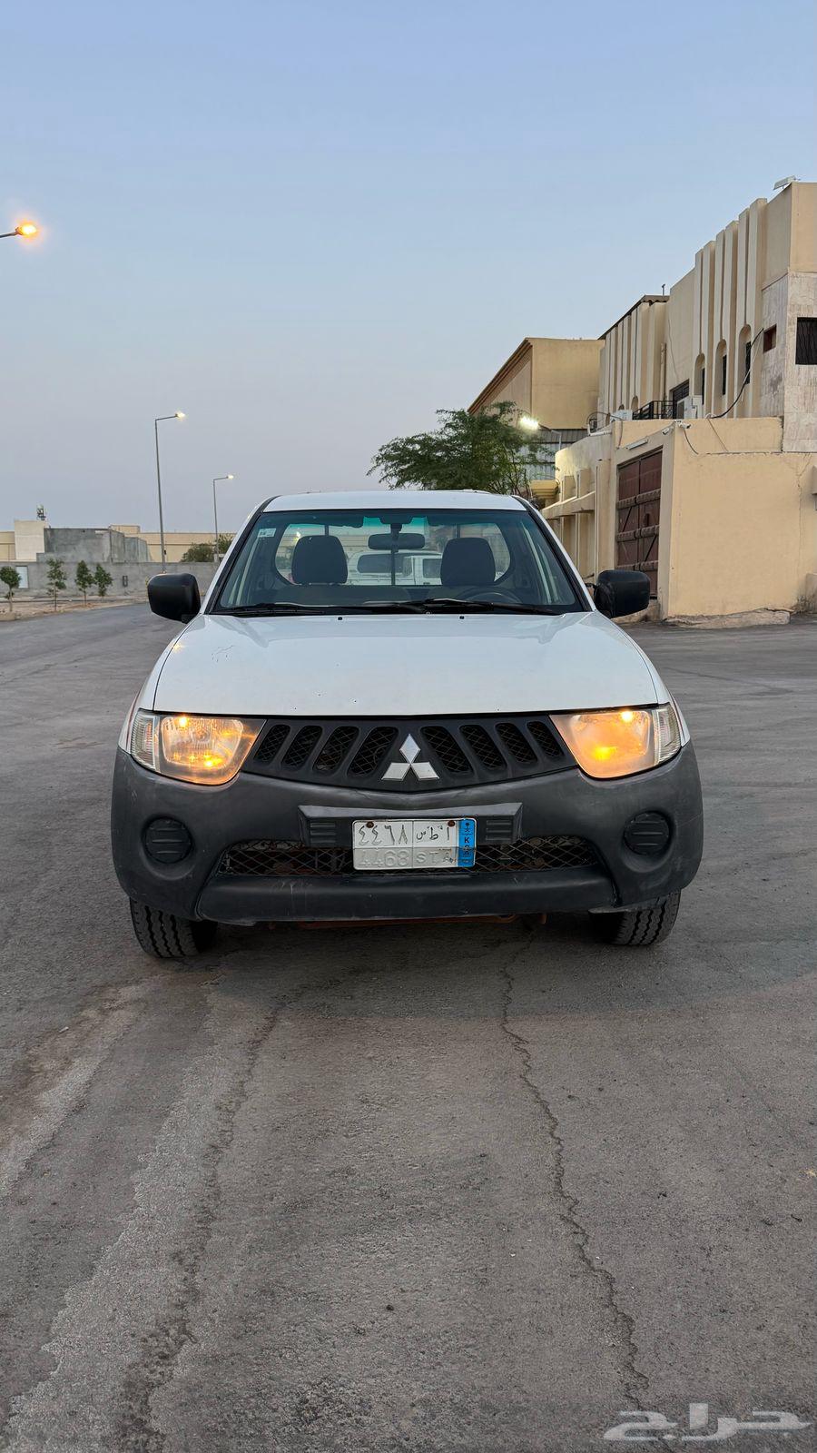 Mitsubishi Canter Machi 76,000 I want it clean except for the box door63617961107714111