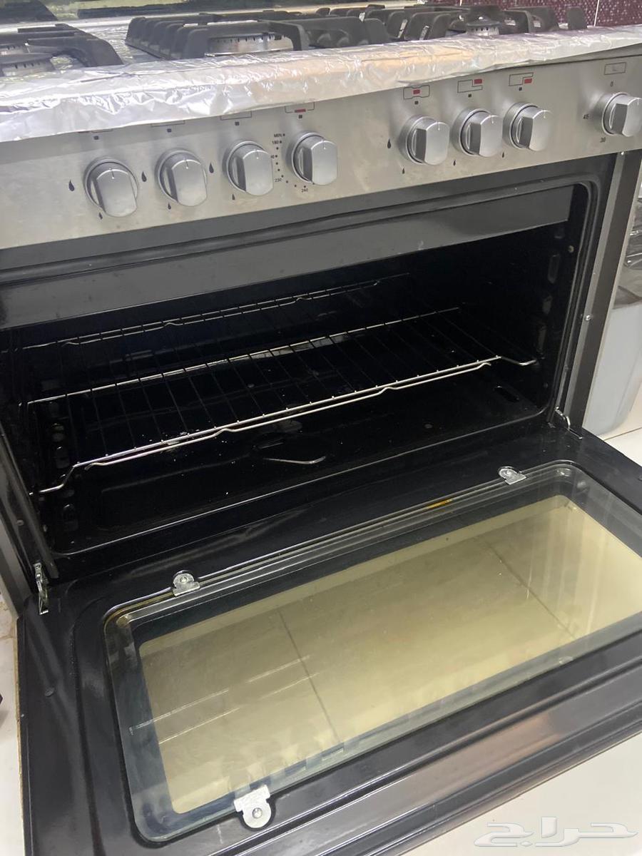 Gas stove with five burners and oven63618492499971111