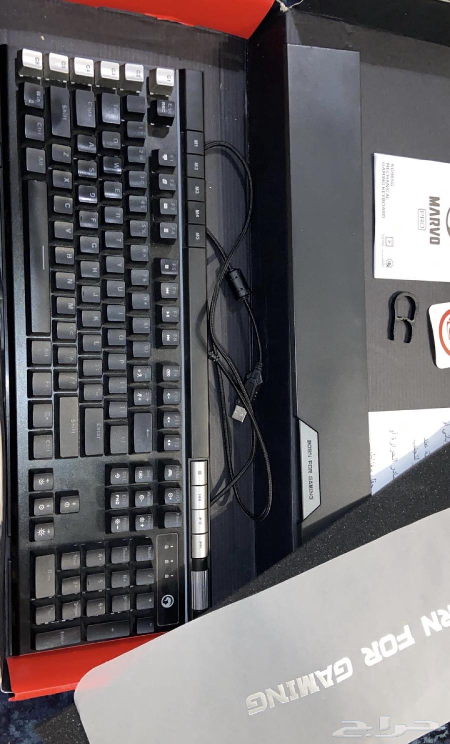 كيبورد ليزر و طاولة قيمنق و كرسي قيمنق وماوس باد وماوس ليزر63618574367362111