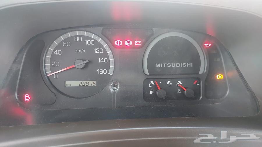 Mitsubishi Bus 2015 for Rent63621401304577114
