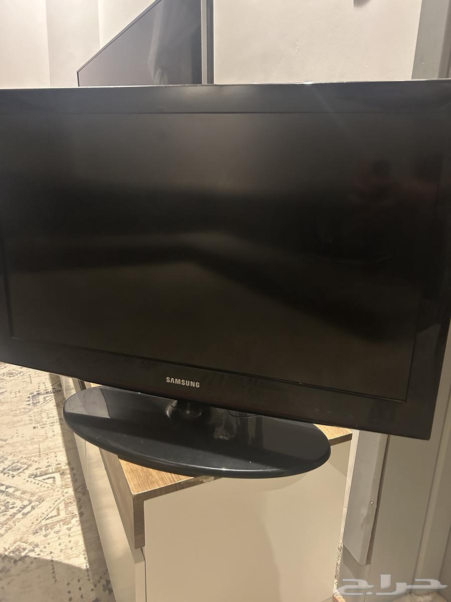 LG 43-inch Screen and Samsung 32-inch Screen with Google Chrome63618677780737112