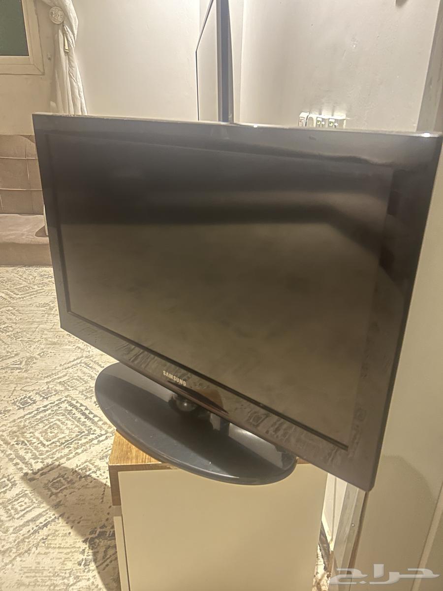 LG 43-inch Screen and Samsung 32-inch Screen with Google Chrome63618677780737113
