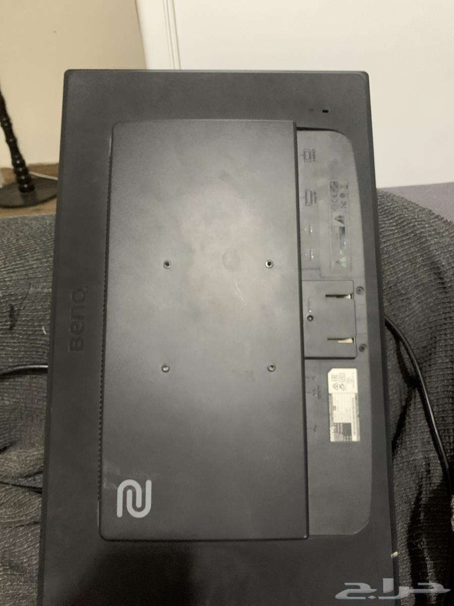 شاشه قيمنق جديده مافيها ولا خدش من شركه benq تجي معها قاعده63618579409155111