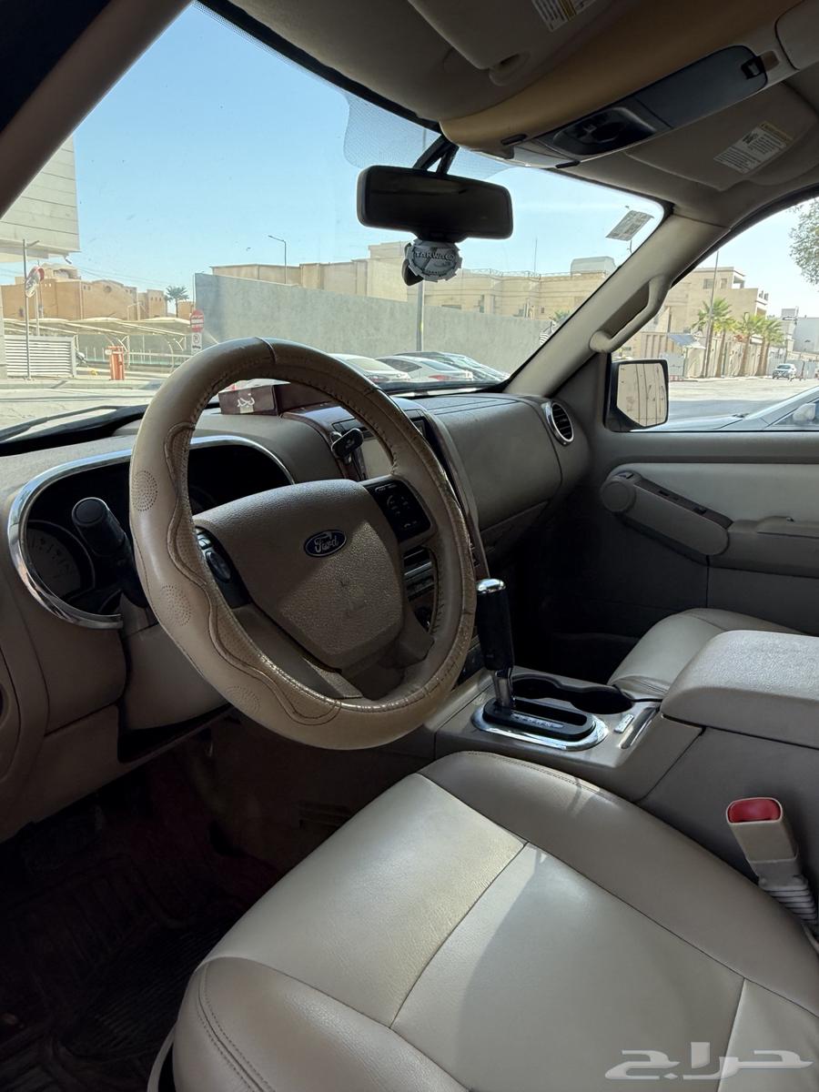 Clean Explorer with excellent condition63618736444674112