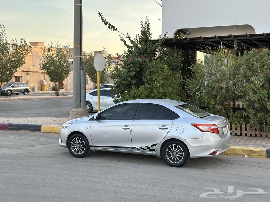 يارس 2015 للبيع مفحوص مجدد سياره شد بلد ماشاءالله للبيع63654643047554112
