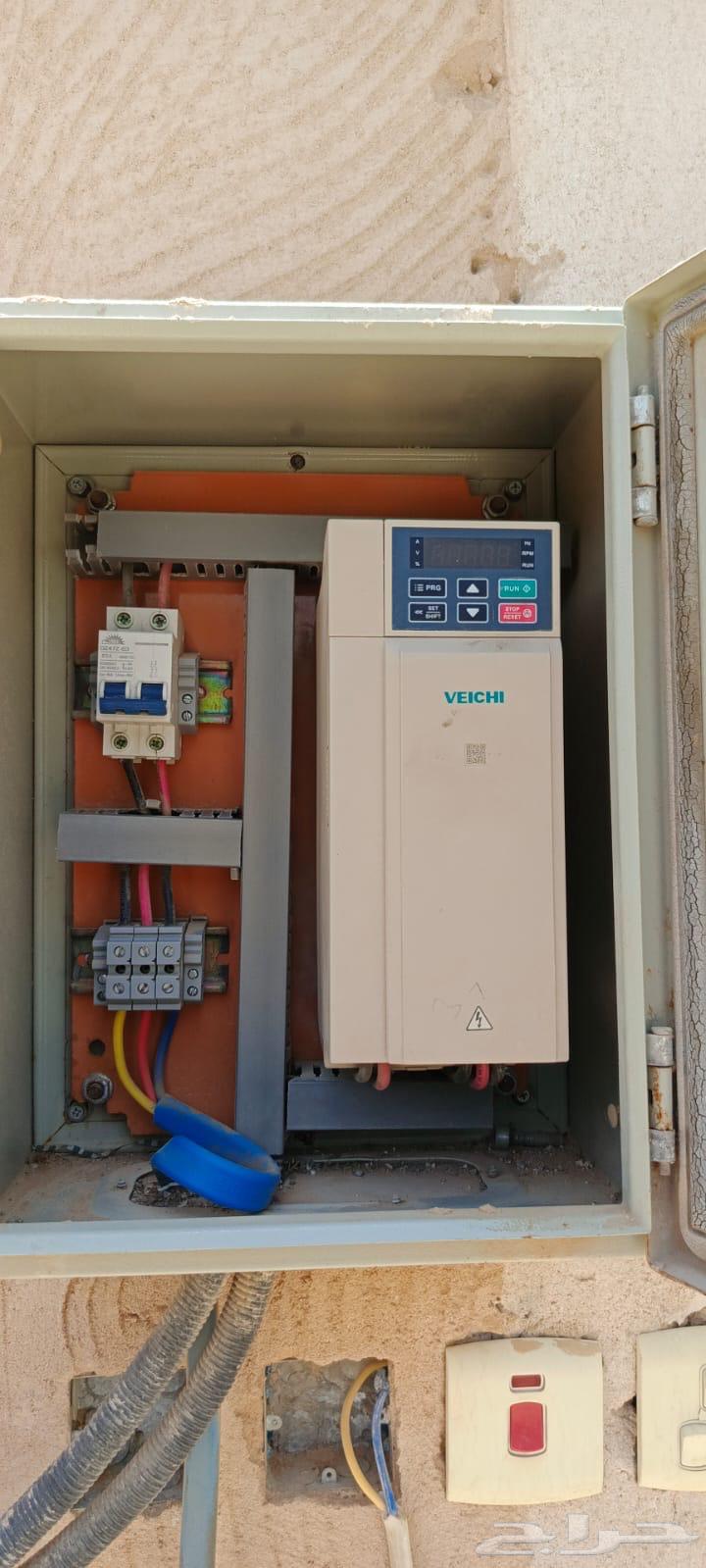 الواح طاقه شمسيه مع البطلون حقها مع كل شي وتشغل غطاس63618672614018111
