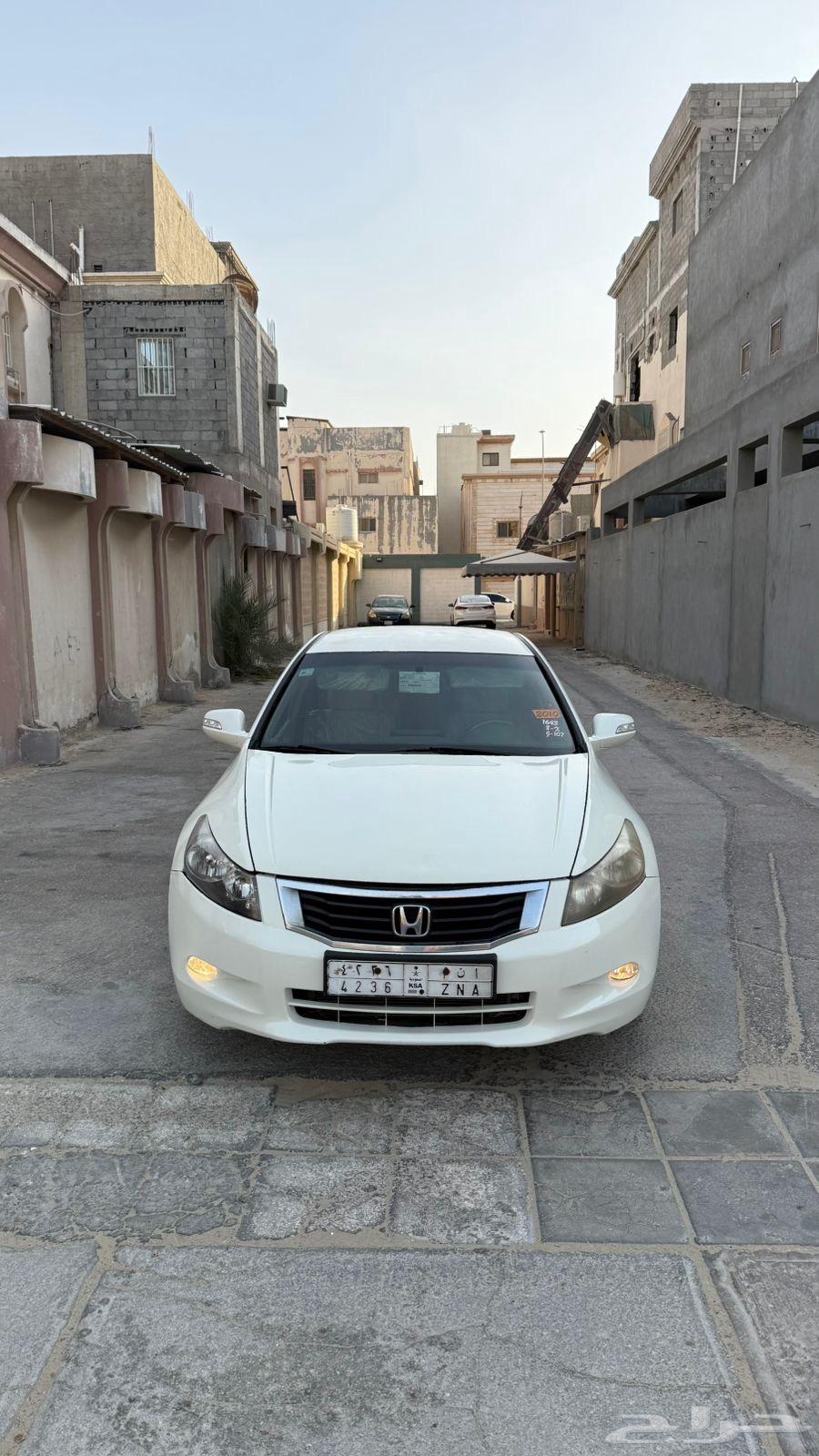 Accord 2009 model, standard, for sale with added accessories such as a spoiler and screen.63618833230211111