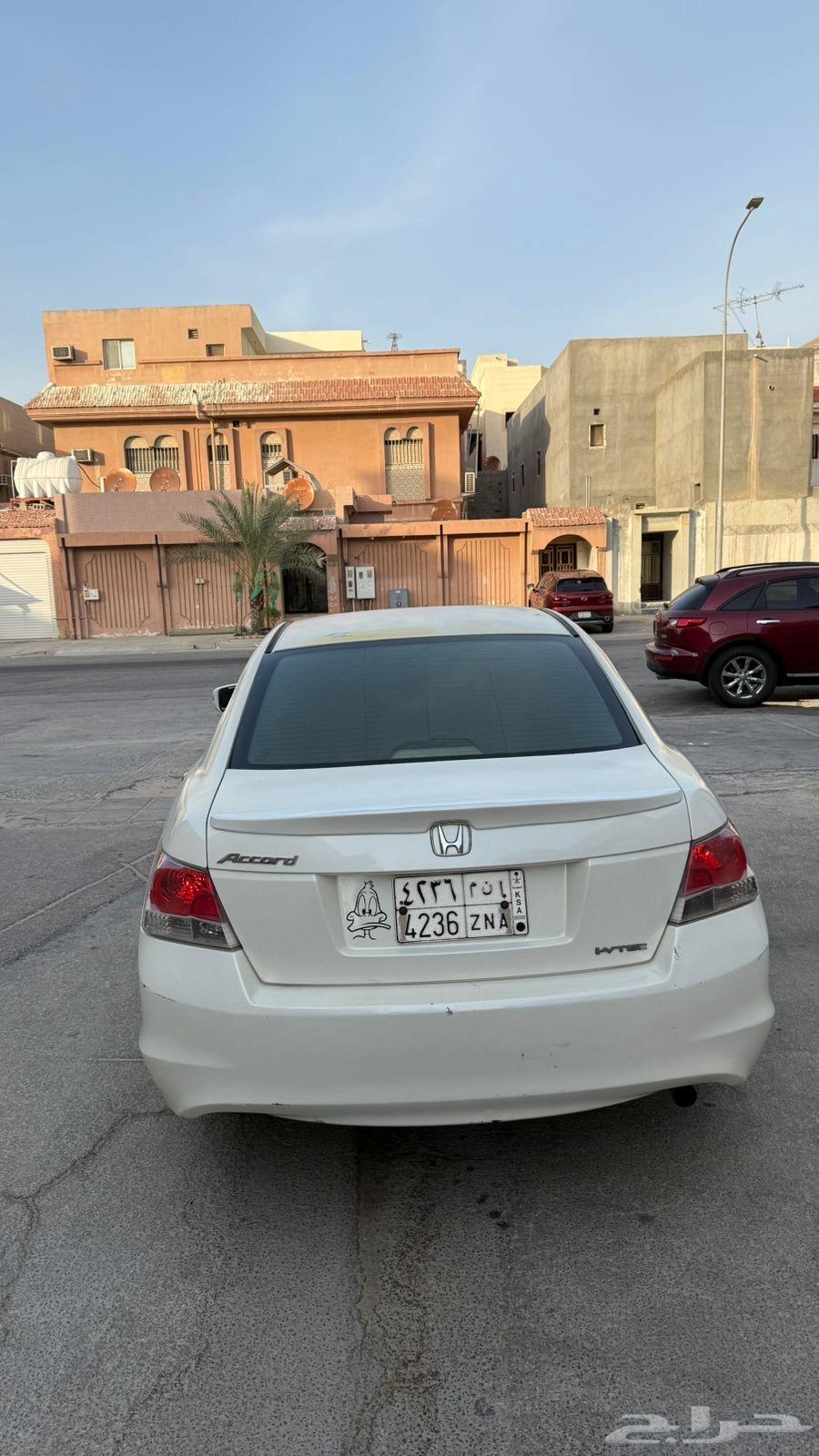 Accord 2009 model, standard, for sale with added accessories such as a spoiler and screen.63618833230211114