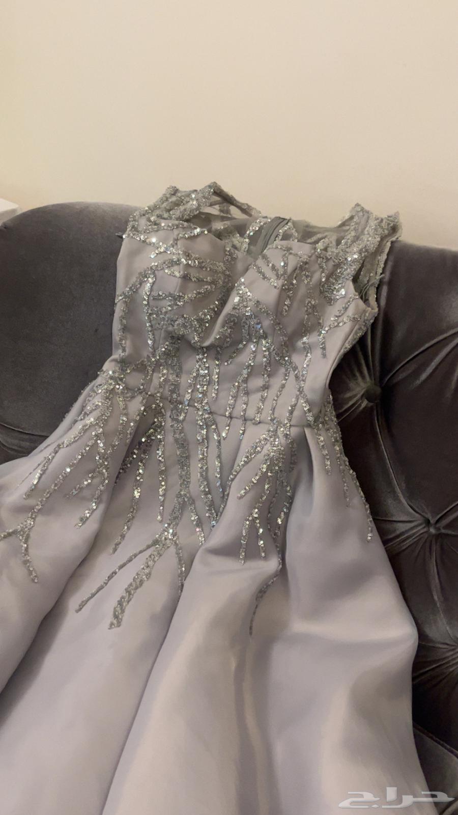 فستان فضي او رمادي63618954059395114