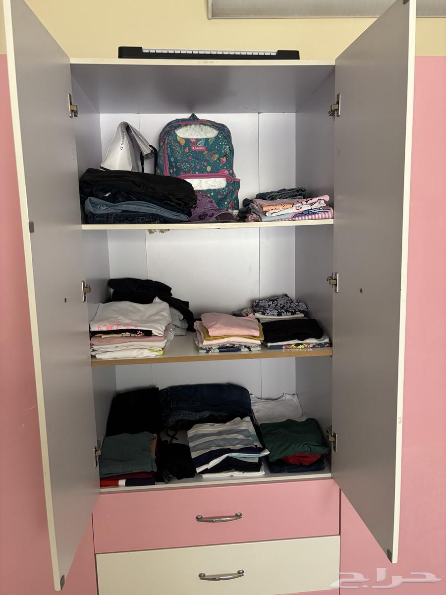 Semi-new children's wardrobe with desk63618782876929111