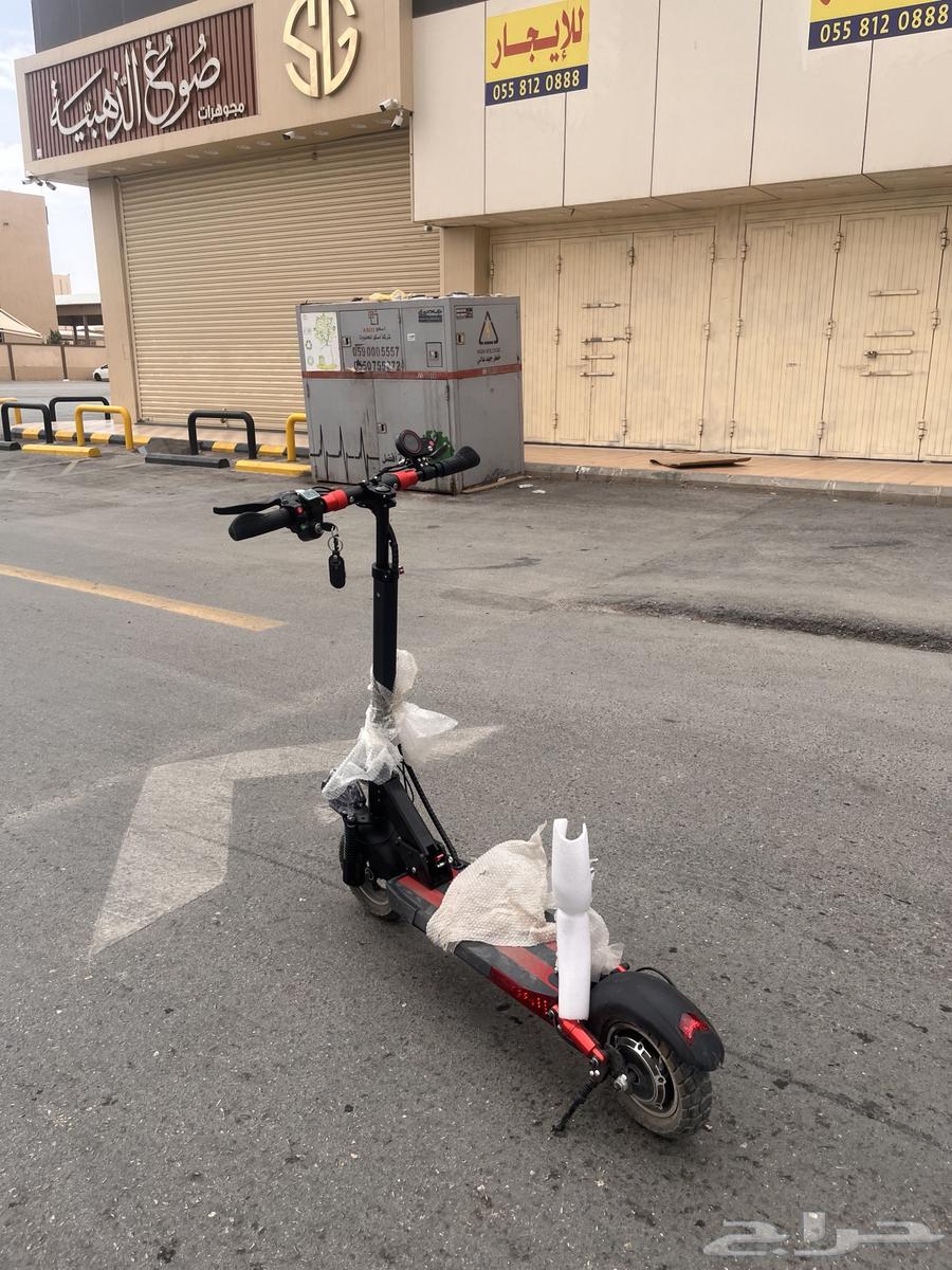 Monster scooter, clean and almost new63618780715779114