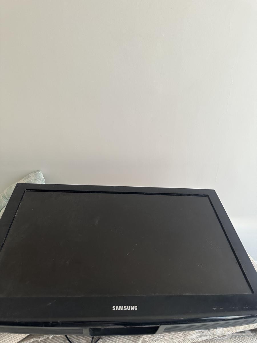 Samsung 32-inch TV for sale636188639473931125
