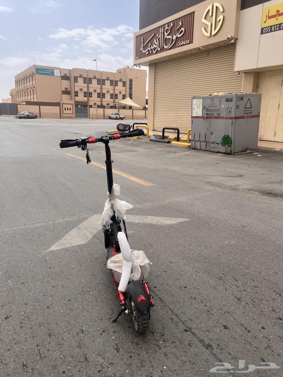 Monster scooter, clean and almost new63618780715779113