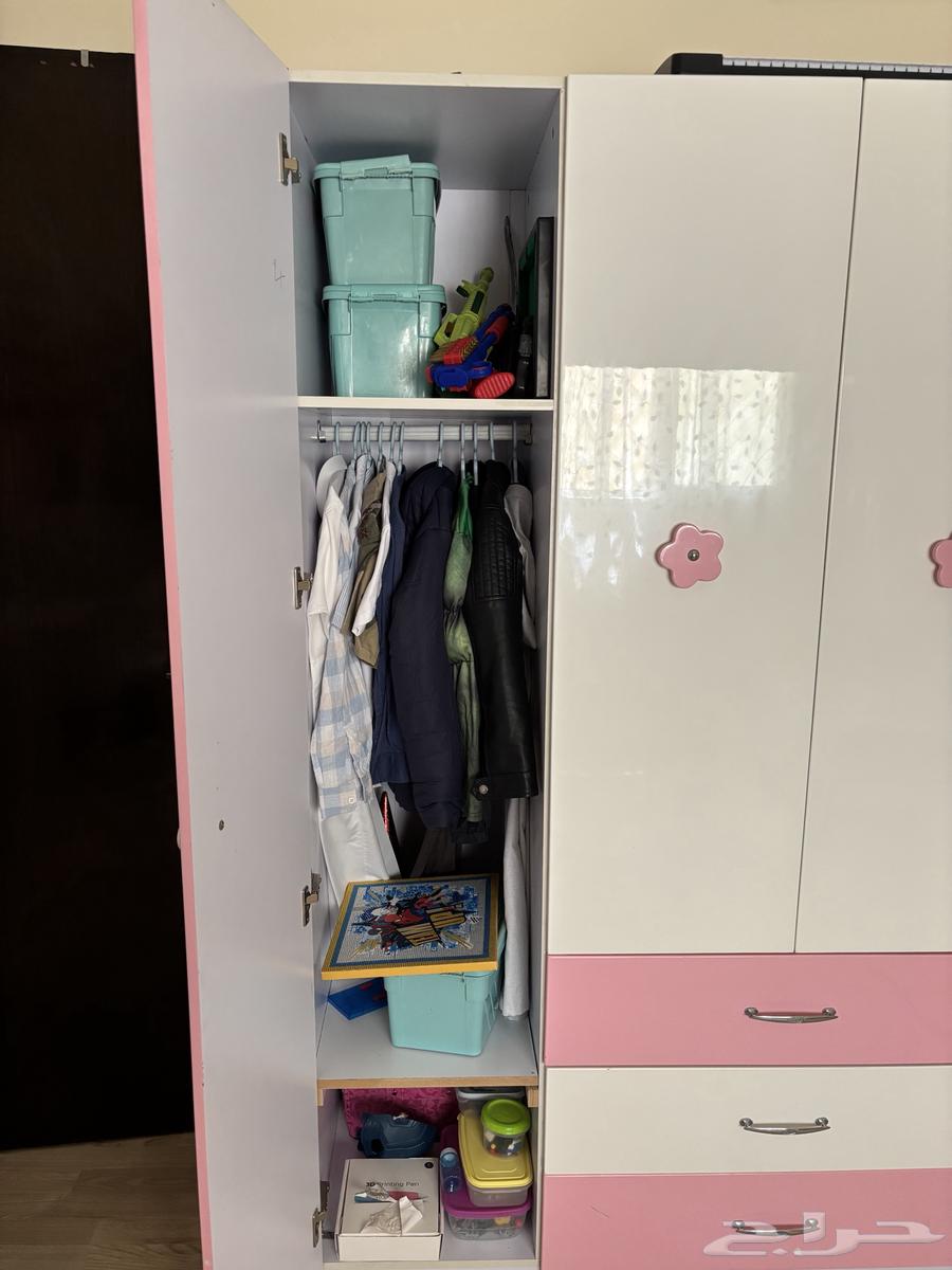 Semi-new children's wardrobe with desk63618782876929113