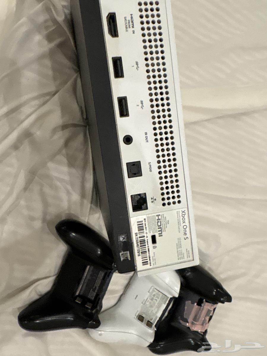 Xbox on s مع ثلاث يدات تحكم63618781929985114
