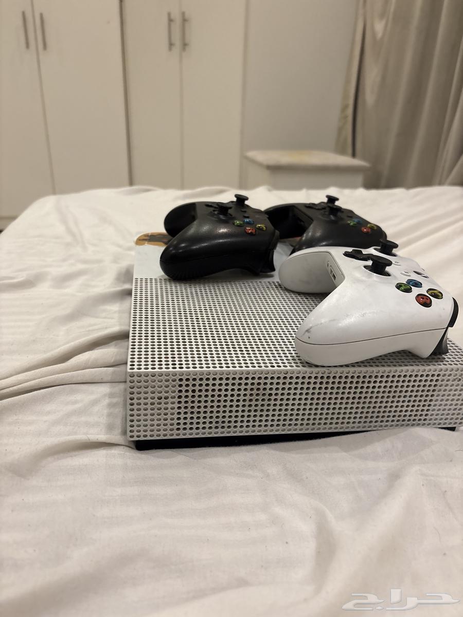 Xbox on s مع ثلاث يدات تحكم63618781929985112