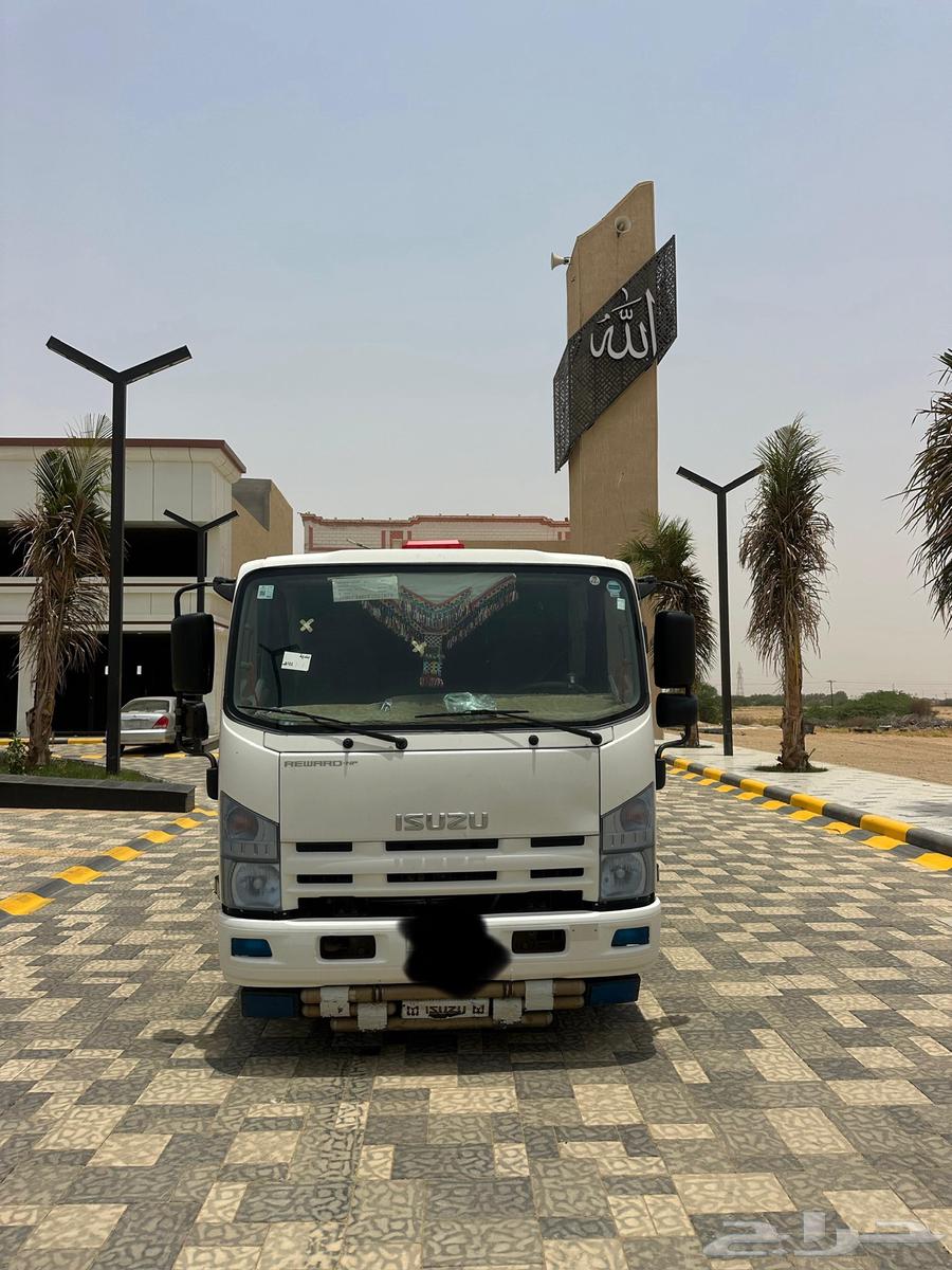 دينا 2014 isuzu ( مخززن )63654657100803113