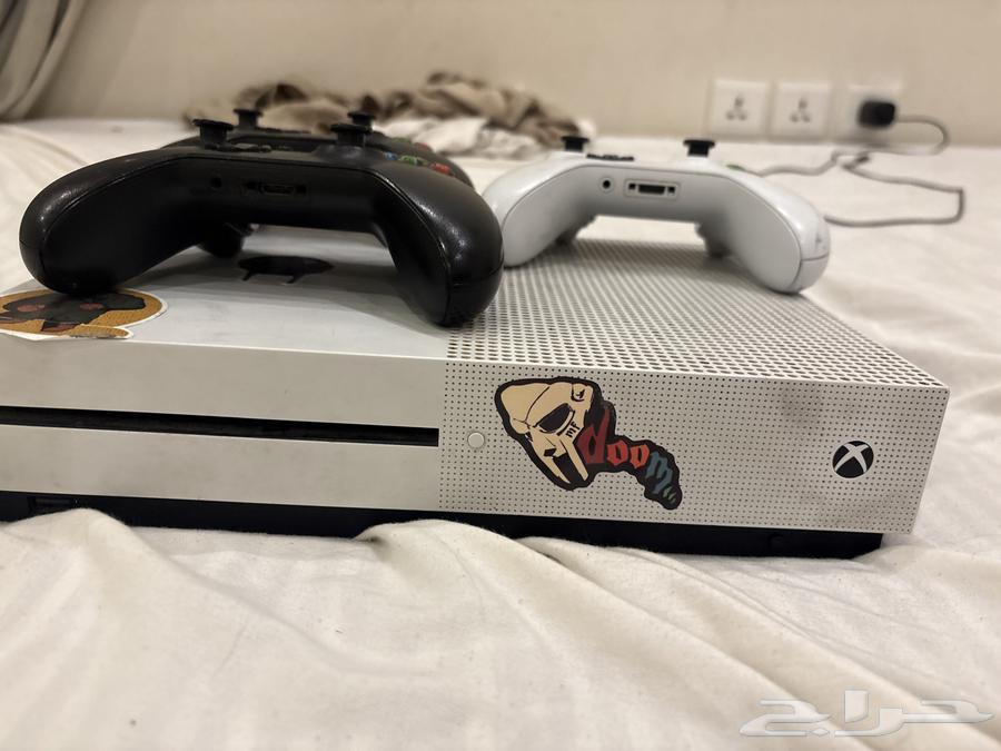 Xbox on s مع ثلاث يدات تحكم63618781929985111