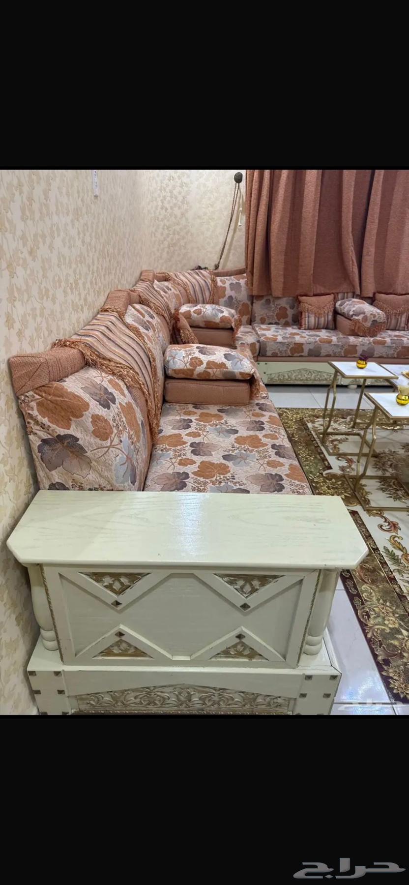 Sofas and wardrobes for sale, price negotiable63618768288385111