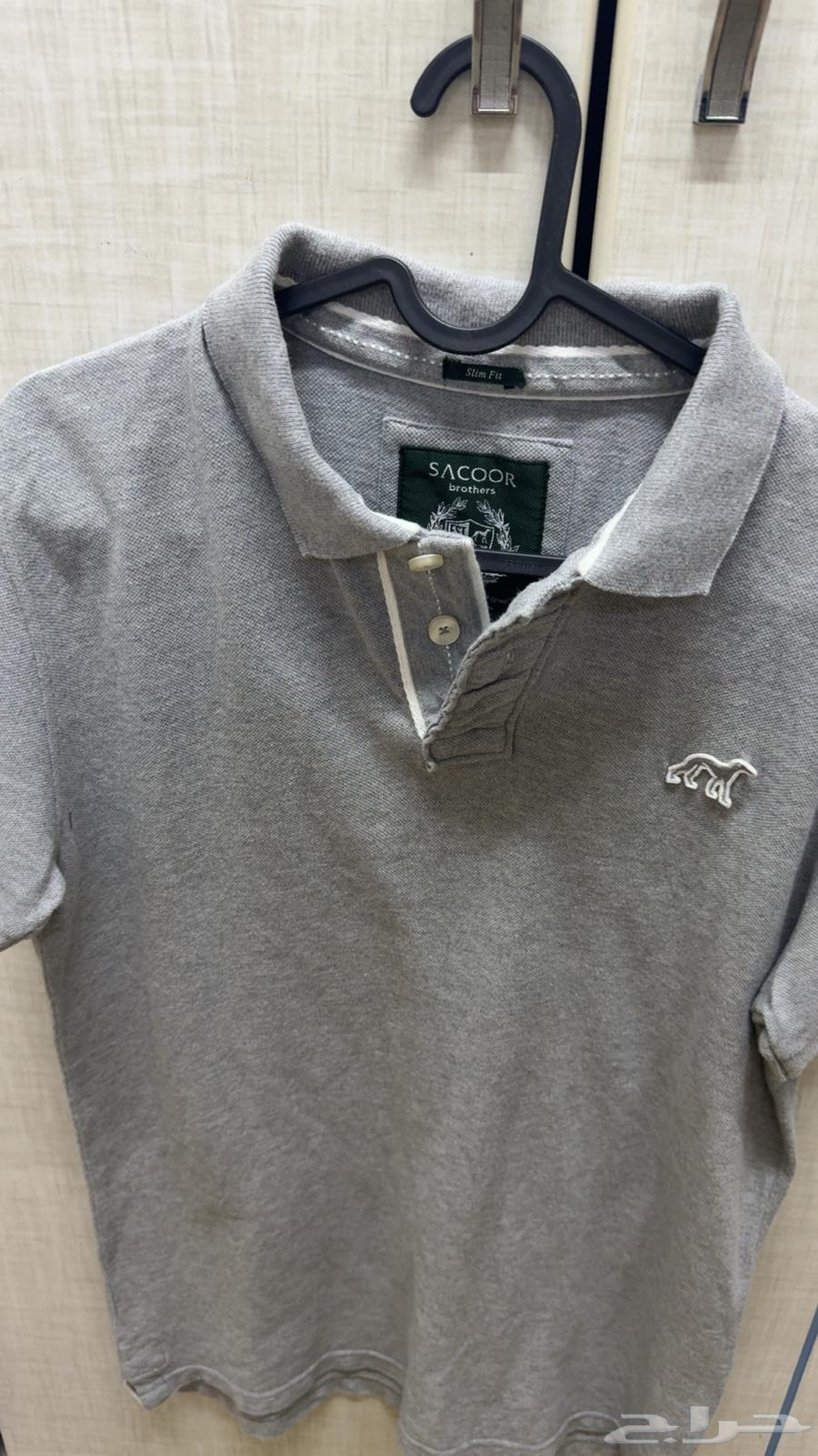 T-shirts worn alone with brand name visible63622150991745112